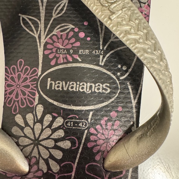 Havaianas Women's Black and Pink Floral Flip Flops - Picture 2 of 3